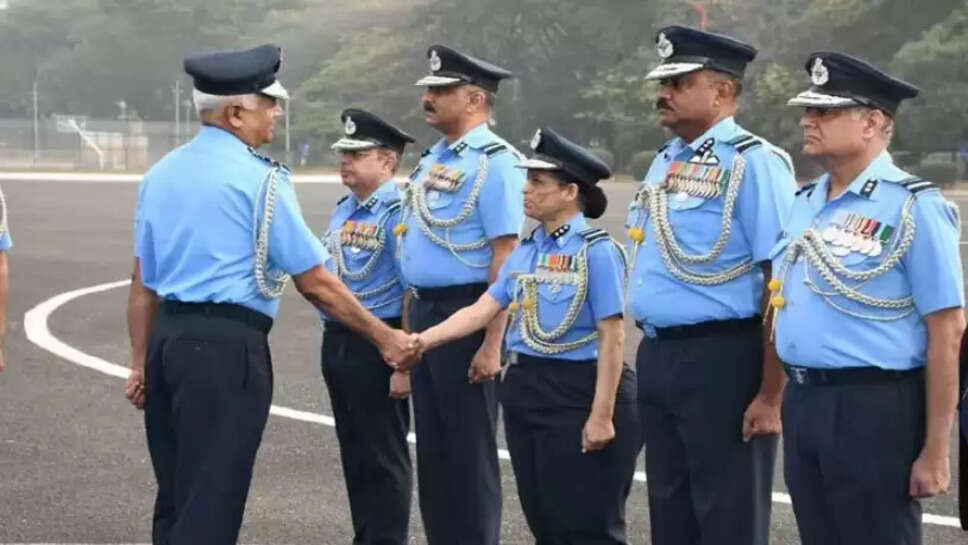 இந்திய விமானப்படை பயிற்சிப் பிரிவு புதிய தலைமைத் தளபதி ஏர் மார்ஷல் சீதேபள்ளி ஸ்ரீனிவாஸ்