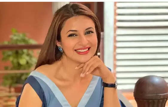 திவ்யங்கா திரிபாதி