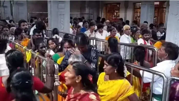 பக்தர்கள் கோயில் அம்மன் ஆடி வெள்ளி செவ்வாய் ஞாயிறு பெண்கள்