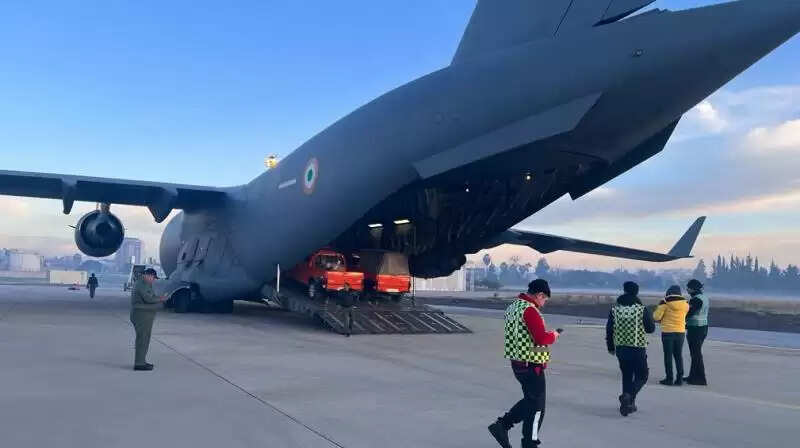 விமானம் நிவாரண பொருட்கள்