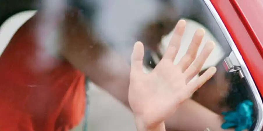 இளம்பெண்