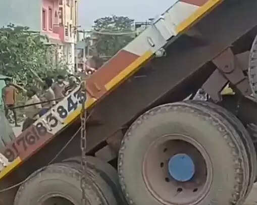 சரக்கு லாரி