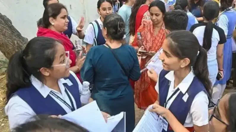 சிபிஎஸ்இ மாணவிகள் தேர்வு முடிவுகள் ரிசல்ட்