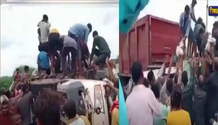 வைரல் வீடியோ... மறந்து போன மனிதநேயம்... வாகனம் கவிழ்ந்து ஓட்டுனர் படுகாயம்... 500 கோழிகளை கொள்ளையடித்து சென்ற மக்கள்!&nbsp;