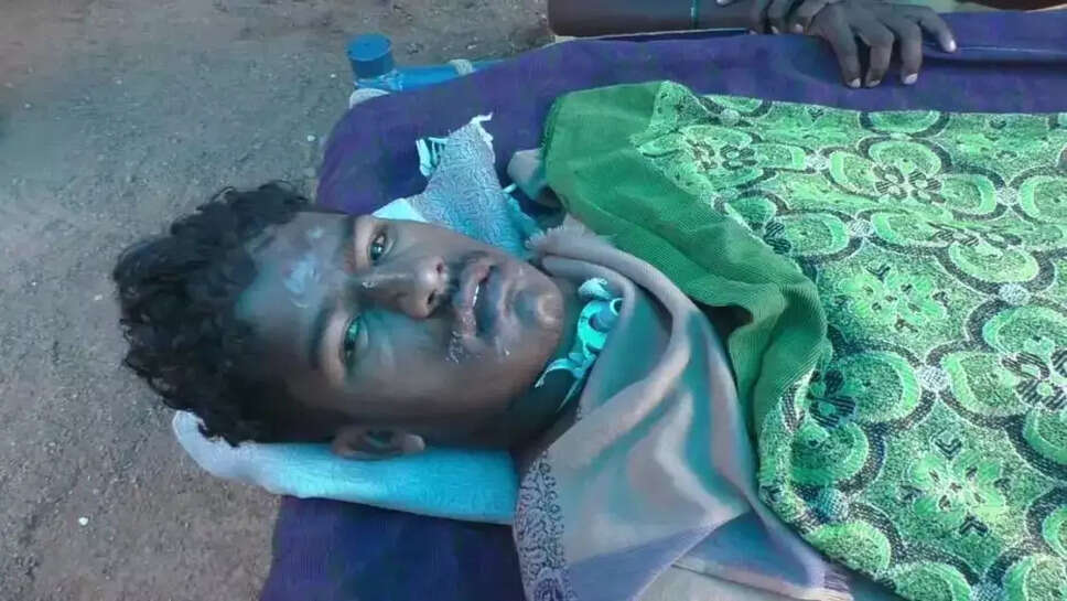 சுடுகாட்டில் இளைஞர்