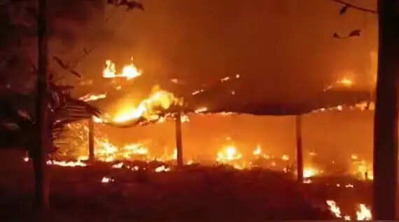 கோழிப்பண்ணையில் தீ கோழி பண்ணையில் தீ