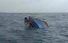 படகு கவிழ்ந்து கப்பல்