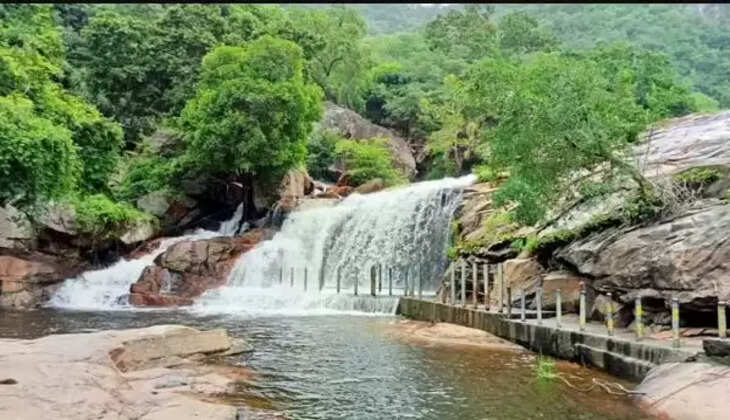 திருமூர்த்திமலை பஞ்சலிங்க அருவி