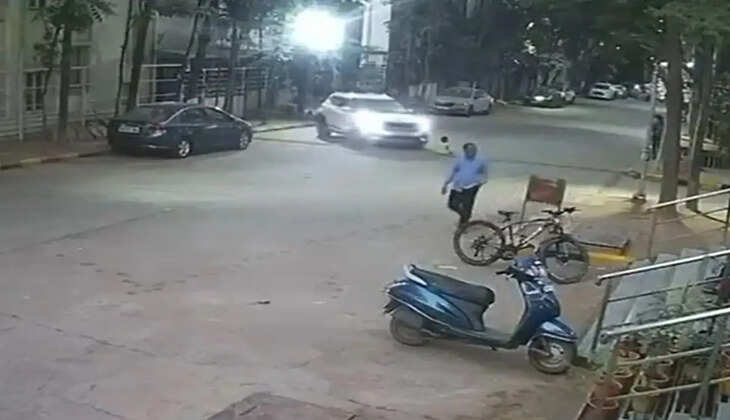 நெஞ்சை பதற வைக்கும் வீடியோ... வேகத்தடையில் உட்கார்ந்து விளையாடும் குழந்தை!  