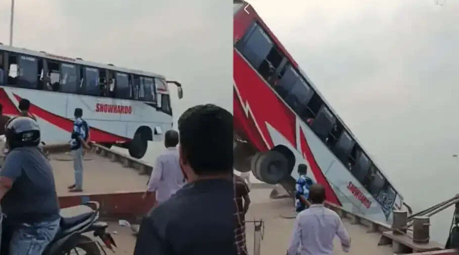 வங்கதேசம் ஆற்றில் கவிழ்ந்த பேருந்து