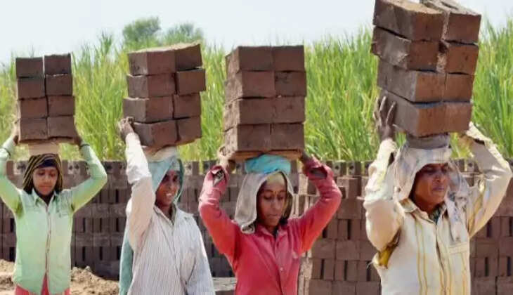 பெண் கட்டுமானத் தொழிலாளர்கள்