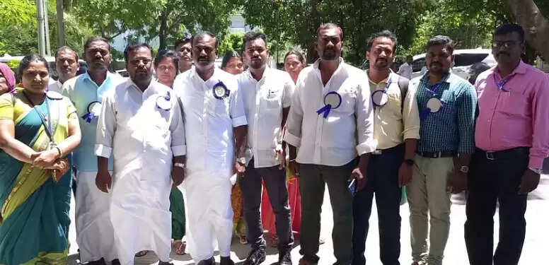 இடைநிலை ஆசிரியர்கள்