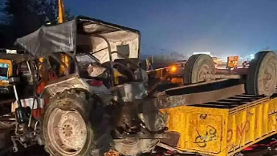 அதிர்ச்சி... டிராக்டர் கவிழ்ந்து 13 பேர் மரணம்.. திருமண நிகழ்ச்சிக்கு சென்ற போது துயரம்!