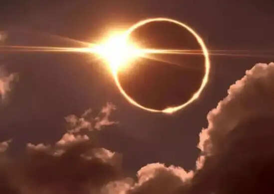 இன்று மதியம் வளைய சூரிய கிரகணம் - மாலை வரை நீடிக்கும்... இந்தியாவில் தெரியுமா?!