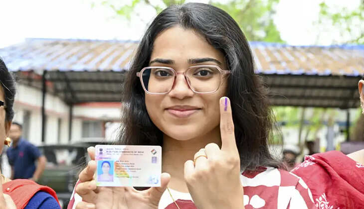 தேர்தல் வாக்குப்பதிவு மாணவி 