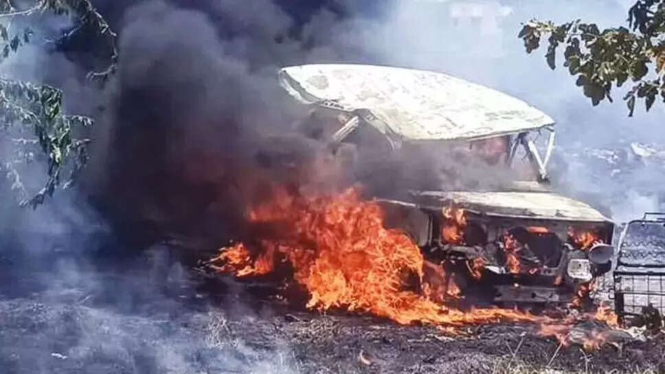 திடீரென தீப்பிடித்து எரிந்த கார் ... கோவில்பட்டியில் பரபரப்பு!