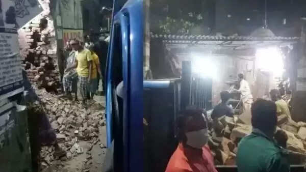 சிலை சேதம்