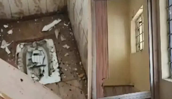 ஆசிரியரை பழிவாங்க கழிப்பறையில் வெடிகுண்டு வைத்த பள்ளி மாணவர்கள்