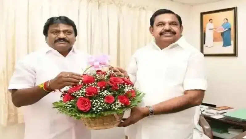 அதிமுக முன்னாள் எம்.எல்.ஏ. முருகுமாறன்