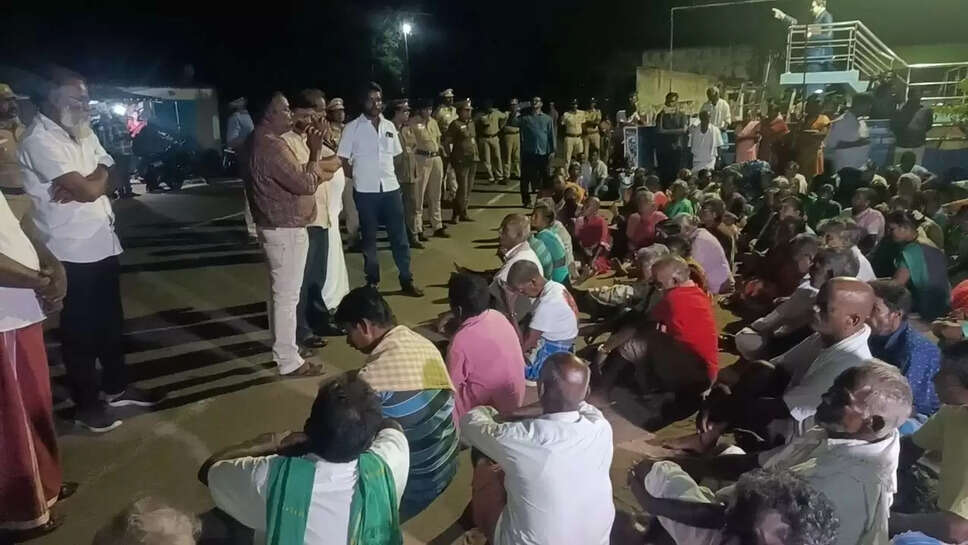 பரந்தூர் கிராம மக்கள்