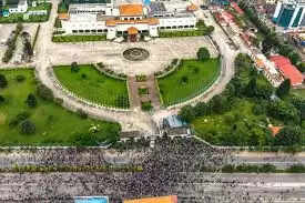 நேபாளத்தில் நீடிக்கும் கலவரம்.. பிரதமர் வீட்டுக்கு தீவைப்பு.. களமிறங்கிய ராணுவம்