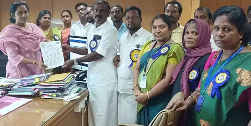 இடைநிலை ஆசிரியர்கள்