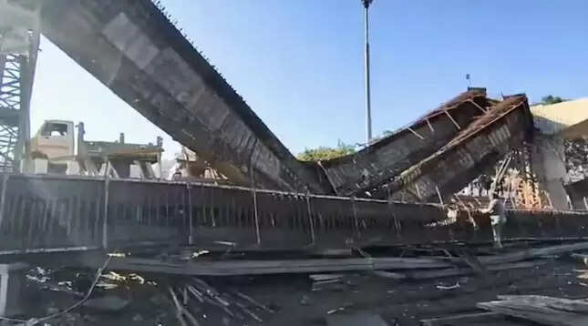 குஜராத் பாலம் இடிந்து