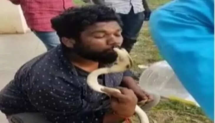 பாம்பு முத்தம்