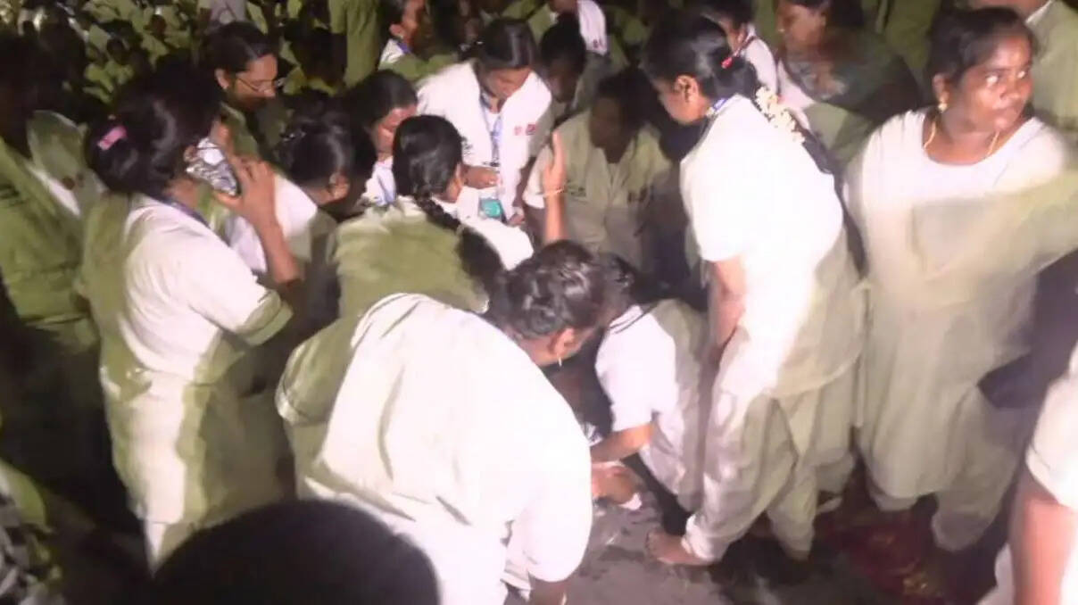 செவிலியர்கள் நர்ஸ் போராட்டம்