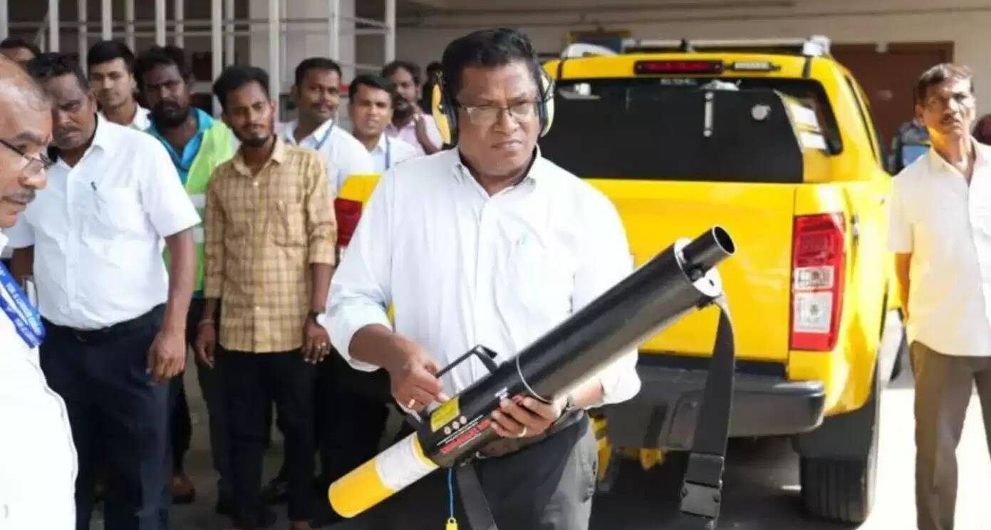 தண்டா் பூம்ஸ்