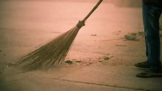 துப்புரவு தொழிலாளி