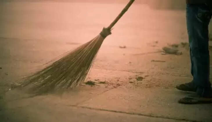 துப்புரவு தொழிலாளி