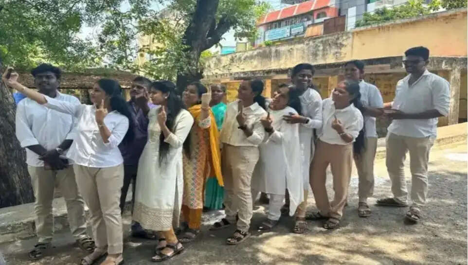 வாக்காளர்கள்