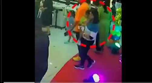 பிறந்தநாள் விழா, யாமினி