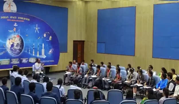 இளம் விஞ்ஞானிகள்