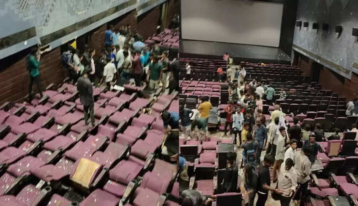 லியோ கொண்டாட்டத்தில் உடைந்த நாற்காலிகள்