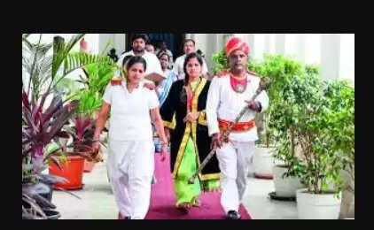 மாதவி பிரியா