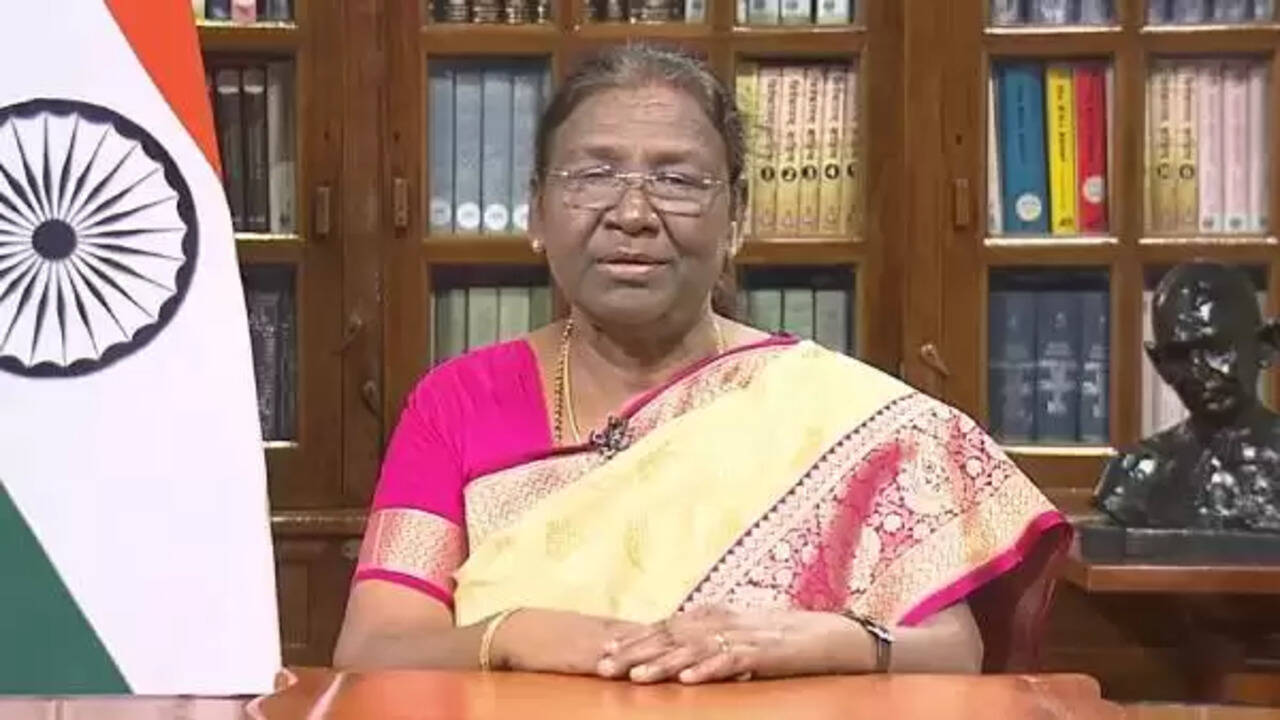 குடியரசுத் தலைவர் தேசிய நல்லாசிரியர் விருது ...கோயம்புத்தூர், ஈரோடு விரிவுரையாளர்கள் தேர்வு!