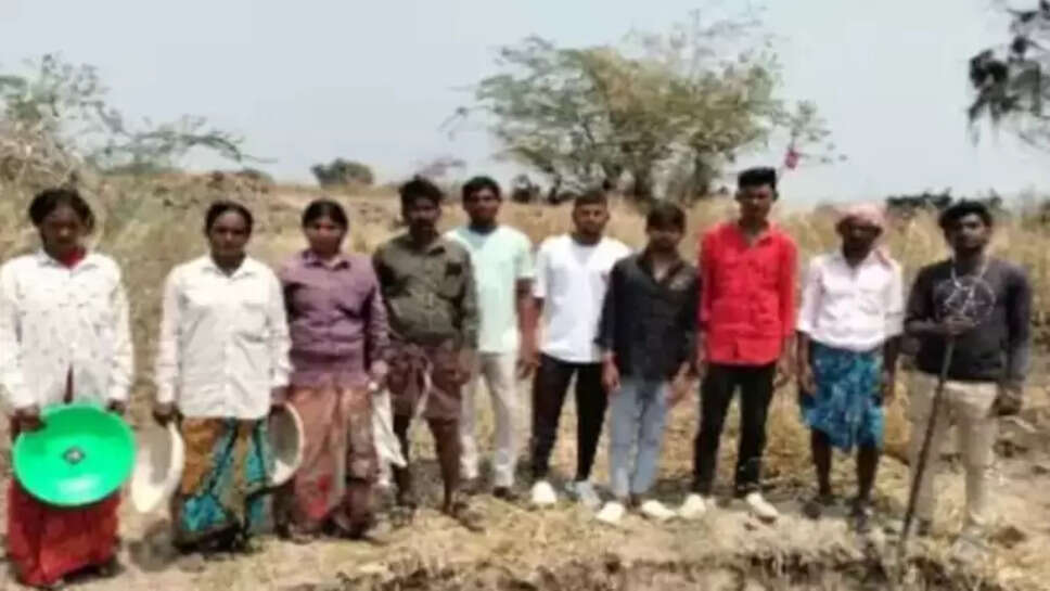 பெண்களைப் போல சேலை அணிந்து 100 நாள் வேலை திட்டத்தில் ரூ.3 லட்சம் மோசடி