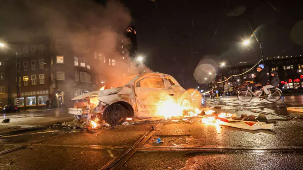 ரசிகர்கள் வன்முறை