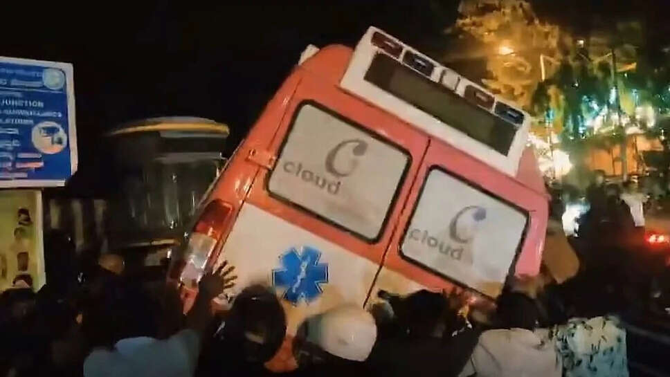 ஆம்புலன்ஸ் விபத்து