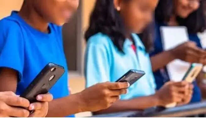 செல்போன் சிறுவர்கள்