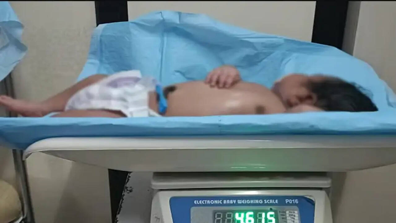 சாதனை... அரசு மருத்துவமனையில் 4.6 கிலோ எடையில் ஆண் குழந்தை சுகப் பிரசவம்... தாயும், சேயும் நலம்!