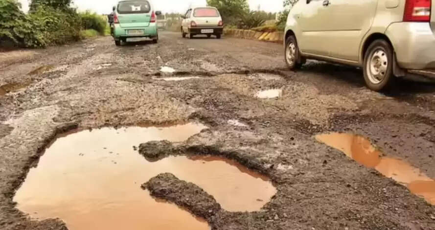 பள்ளமான சாலைகள்