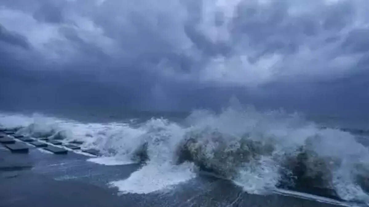 புயல் கடல் கொந்தளிப்பு