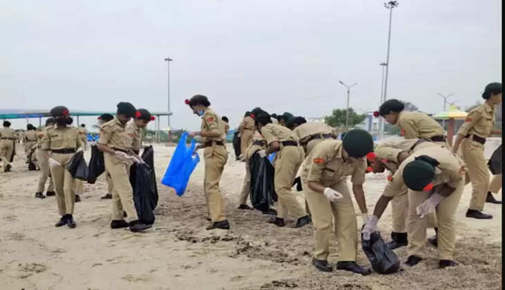 என்சிசி மாணவிகள் கடற்கரை