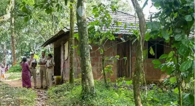கேரளம் கேரளா போலீசார் விசாரணை