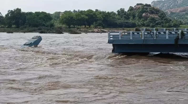 இடிந்த பாலம்