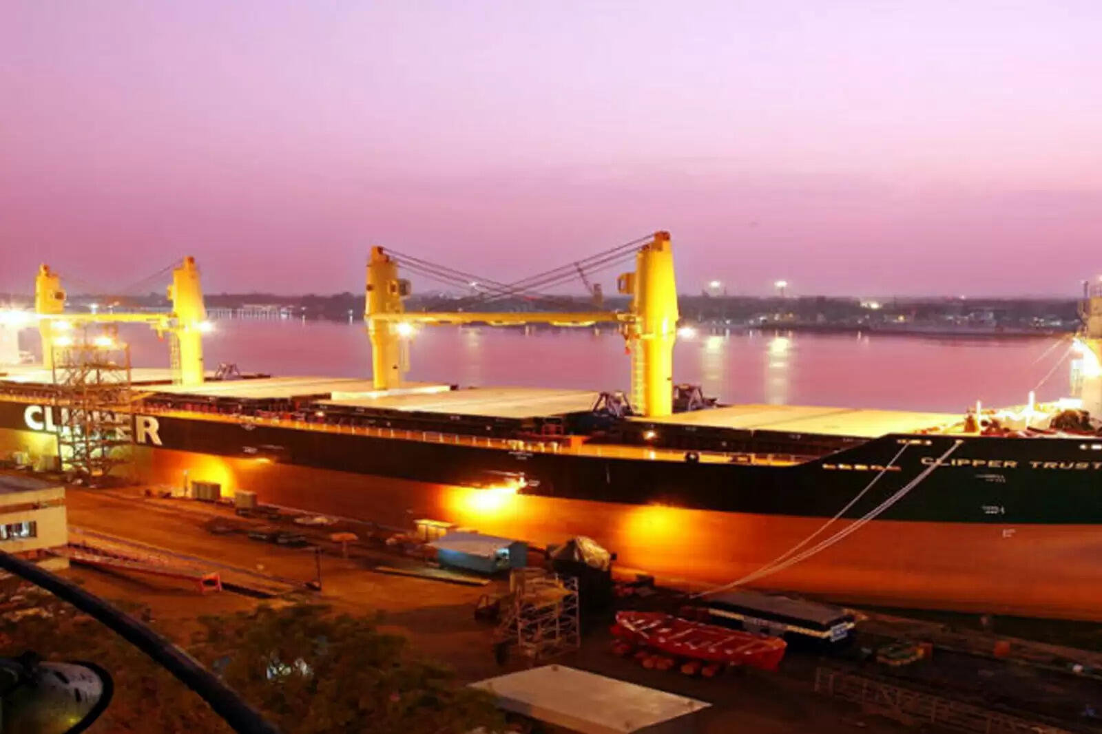 கொச்சின் துறைமுகம் கப்பல்