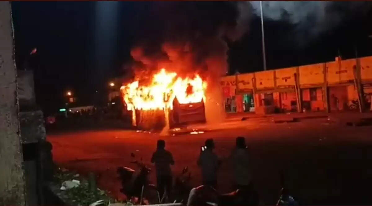 பேருந்து தீ